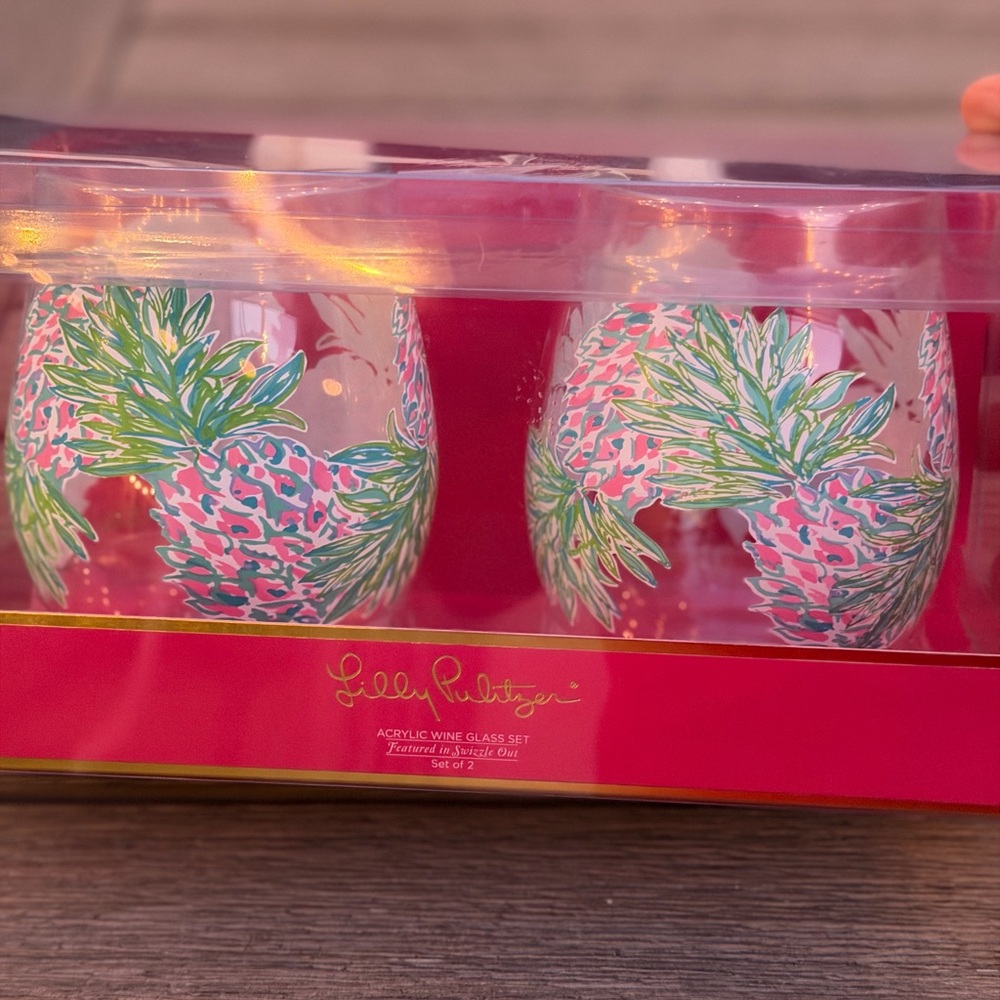 Lilly Pulitzer Pink and Green Acrylic Wine Glasses - Picture 3 of 8